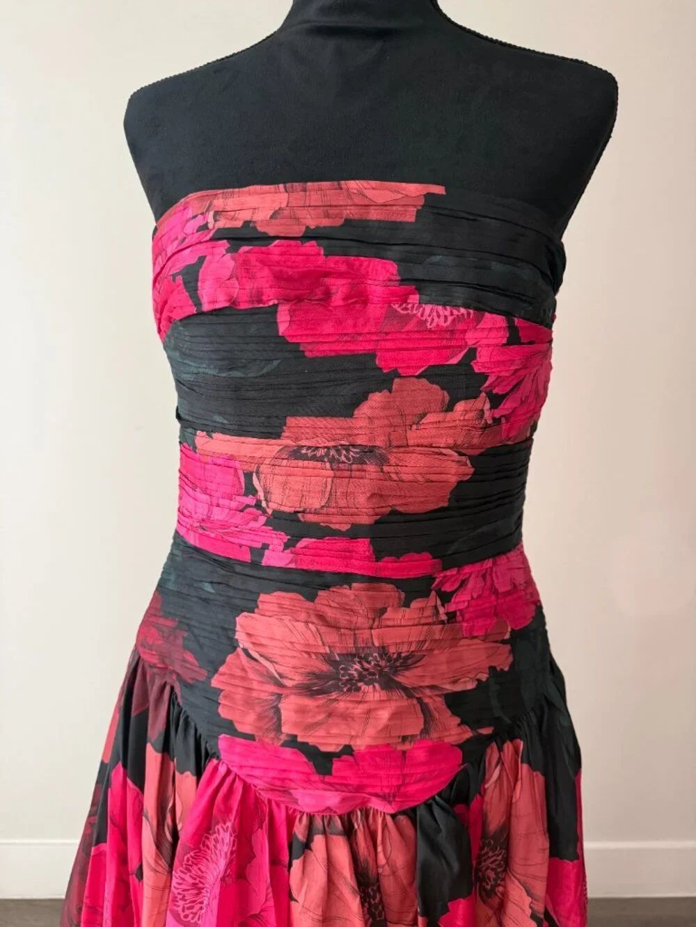 Georgina Pleated Strapless Gown - Size 8 - Picture 5 of 8